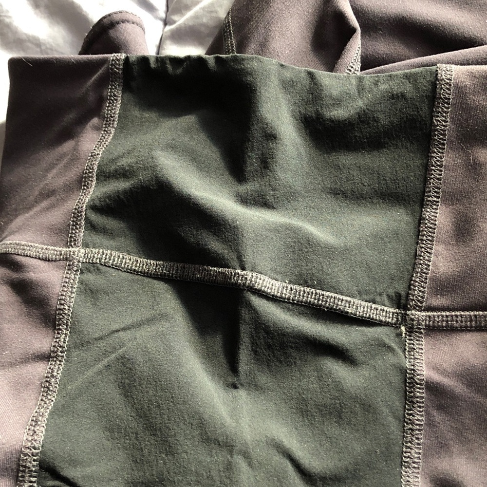 Women's Black and Dark Gray Athletic Leggings with Side Pockets Sherpa Adventure - Picture 5 of 8